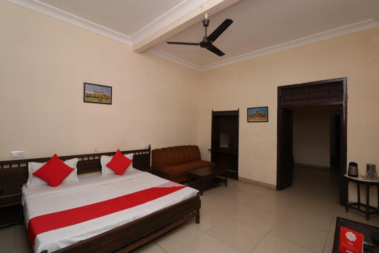 Central Hotel 3*